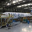 Важнейший этап стыковки крыла с фюзеляжем самолёта МС-21 выполняют отечественные машины - они в три раза дешевле импортных аналогов