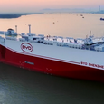 Крупнейший в мире ролкер BYD Shenzhen, который перевозит за раз 9200 машин, отправился в первый путь