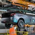 Не берут или склады уже переполнены? Производство Lada Vesta сокращают почти вдвое
