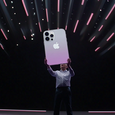 Wedbush: iPhone может подорожать до $3500, если его будут производить в США, а Apple нужно потратить $30 млрд, чтобы перенести хотя бы 10% цепочки поставок