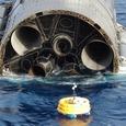 Не взорвался и не утонул? Корабль Starship держится на воде после посадки, которую сняли с детского бассейна