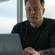 «Система Verizon не работает и подвергает пассажиров серьезному риску», — Илон Маск решил улучшить всю систему воздушного пространства США, установив 4000 терминалов Starlink