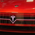 Для Tesla создали гигантский фронтальный экран за $3000: отсутствие решётки радиатора наконец пригодилось
