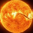 Солнце выбросило самое крупное облако плазмы в 2025 году: ученые рассказали, как это повлияет на Землю