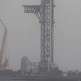 К поимке Starship и Super Heavy готовы: руки второй гигантской башни Mechazilla впервые подняли