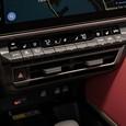 Toyota Camry 2026 с расходом всего 5 л на 100 км получила салон, заполненный физическими кнопками