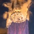 Второй запуск для Super Heavy и третий — для Raptor. SpaceX выложила эффектные фото и видео старта самой большой ракеты в истории — Starship