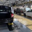Кризис закончился? АвтоВАЗ возвращает полную пятидневку и зарплату 100%