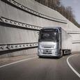 Двигатели в новых грузовиках Volvo Trucks отключаются сами на спусках ради экономии топлива и снижения выбросов