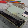 Первый случай за карьеру JerryRigEverything: смартфон Google Pixel 10 Pro Fold загорелся при испытании на изгиб