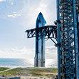 «Готовимся к последнему запуску Starship 2». Илон Маск показал установленный корабль на стартовой площадке
