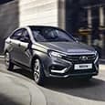 Lada Vesta отмечает 10-летие с начала производства. С 2015 года модель подорожала в три раза