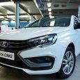 1000 км без заправки, но с компромиссом в багажнике: новую Lada Vesta CNG показали вживую