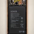 Внутри почти всё место занимает АКБ. Новый бестселлер Honor Power 2 с гигантской батареей показали без задней панели