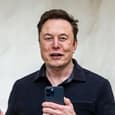 Тоньше, чем iPhone: WSJ утверждает, что SpaceX показала прототип устройства, похожего на смартфон, инвесторам. Илон Маск отрицает это