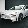 Большая и широкая Toyota c пневмоподвеской, электроприводом Huawei и сервисами Xiaomi. В Китае представлен флагманский седан Toyota bZ7 за 147,8 тыс. юаней (1,75 млн рублей)