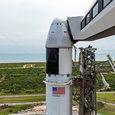 SpaceX запускает трёхтонную посылку к МКС: ракета Falcon 9 с кораблём Dragon уже на стартовой площадке