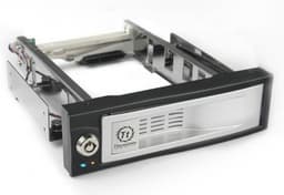 Thermaltake Max4 – средство сменной установки 3,5-дюймового SATA-винчестера в 5,25-дюймовый отсек