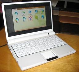 Первый взгляд на 200-долларовый ноутбук ASUS Eee PC 701