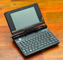 Спецификации и фото крохотного ноутбука Fujitsu Lifebook U2010 весом в 680 граммов