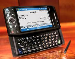 Sharp W-Zero3 PDA со сдвижной клавиатурой