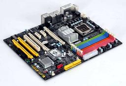 Intel готовит к выпуску чипсет X38 Express и обозначает дату его анонса