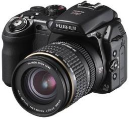 «Похожая на зеркальную» камера Fujifilm FinePix S9100 - выбор энтузиаста?