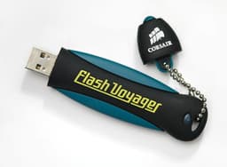 Компания Corsair отметила трехлетие USB-накопителя Flash Voyager выпуском новинки
