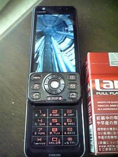 Mitsubishi D905i – аппарат с впечатляющим экраном