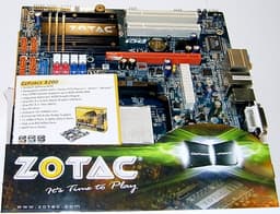 Фото со стенда ZOTAC на выставке CeBIT 2008: ускоритель GeForce 9800 GX2 и системные платы на GeForce 8200