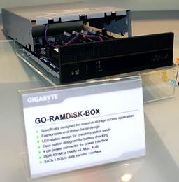 GIGABYTE показывает на Computex 2007 GO-RAMDiSK-BOX — внешнюю версию нашумевшей i-RAM