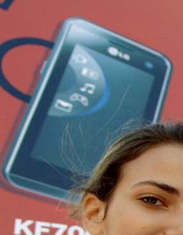 LG KF700 – смартфон с тремя способами вводе информации