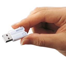 Buffalo анонсирует миниатюрный кардридер microSD MCR-MSD/U2-2