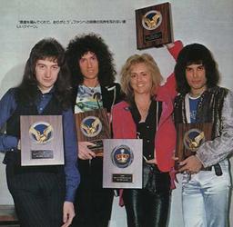 The Cosmos Rocks - первый студийный альбом Queen без Фредди Меркьюри
