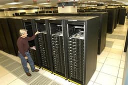 Суперкомпьютер IBM Roadrunner взял петафлоповую высоту