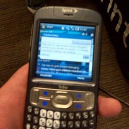 Слухи о Palm Treo 800w усиливаются — появились фотографии, назван срок выхода и цена