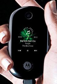 Motorola добавит аппарат в стиле PEBL в линейку RAZR?