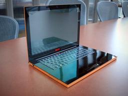 Фотообзор тонкого ноутбука Voodoo Envy 133