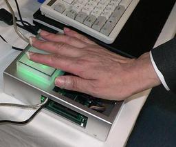 Специалисты Fujitsu улучшили биометрический датчик, сканирующий рисунок вен