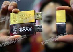 Сувенирные USB-брелоки из золота и серебра к году свиньи