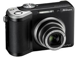 Компактная фотокамера Nikon COOLPIX P60 оснащена стабилизатором изображения