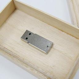 SolidAlliance Hadaka – USB-накопитель в чистом виде