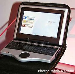 «Школьный ноутбук» Intel за $400 - конкурент OLPC?