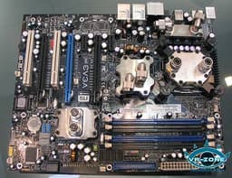 Демонстрация "Black Pearl" во всей красе: плата EVGA 680i SLI с водяным охлаждением внутри стильного корпуса