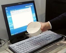 Lenovo демонстрирует клавиатуру, которой не страшна вода