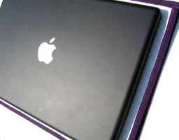 Чехол для MacBook и коленей пользователя