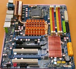 Фото дня: плата Gigabyte на чипсете NVIDIA nForce 780i SLI