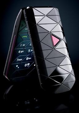 Телефоны Nokia 7070 Prism и Nokia 6600 fold — в России
