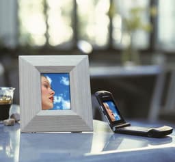 Parrot Photo Viewer: цифровая фоторамка с Bluetooth