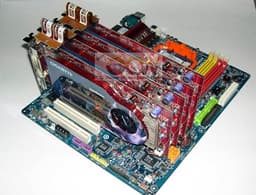 Фото дня: системная плата на базе AMD RD790 с четырьмя видеокартами в конфигурации Quad CrossFire